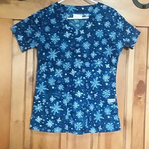 UNIFORM ADVANTAGE holiday scrub top